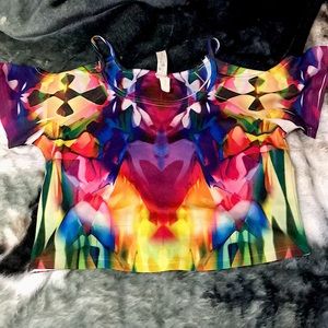 Crop top w/ cut out shoulders and short sleeves